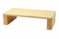 Степ-платформа изготовлена из массива дерева и березовой фанеры. Покрыта безопасным для детей лаком.